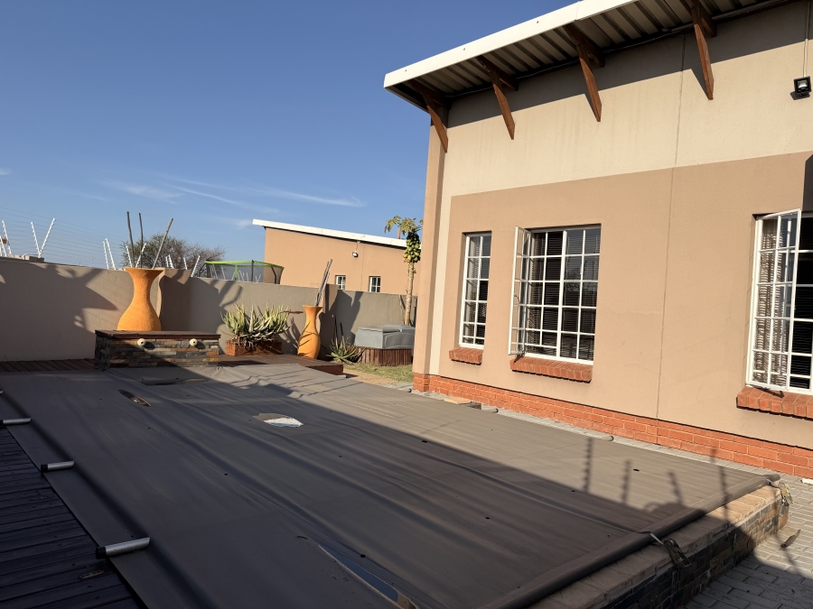 3 Bedroom Property for Sale in Waterval East North West